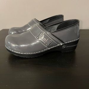 Koi by Sanita size 40 Lindsey clog in steel